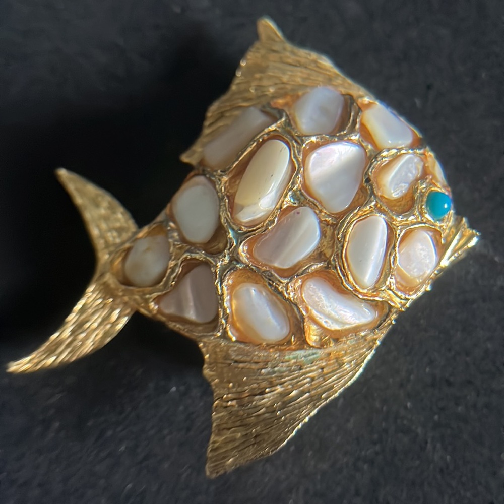 Vintage Mother of Pearl Gold Tone Fish Brooch - New old Stock